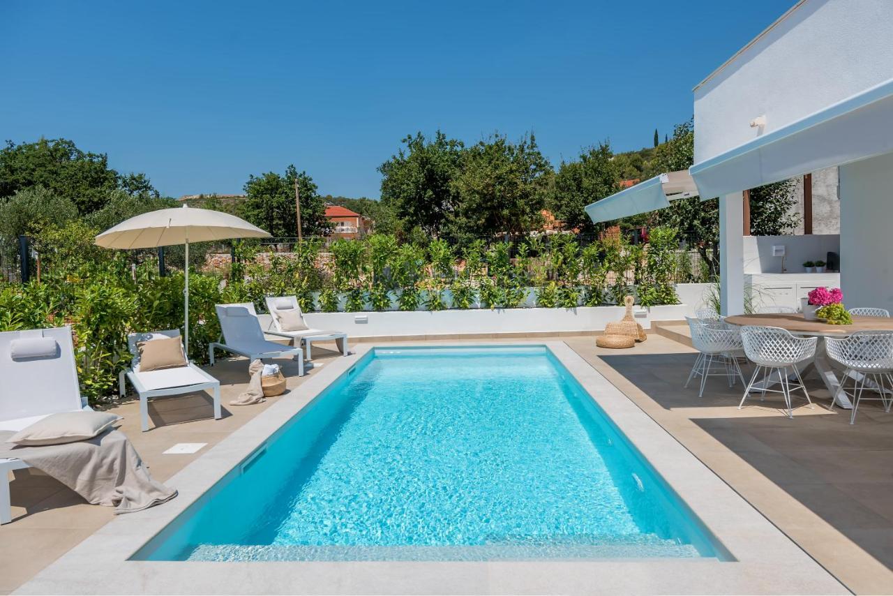 Marula Holiday Home - With Heated Pool Маріна Екстер'єр фото