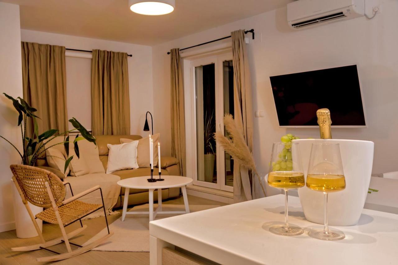 Marula Holiday Home - With Heated Pool Маріна Екстер'єр фото