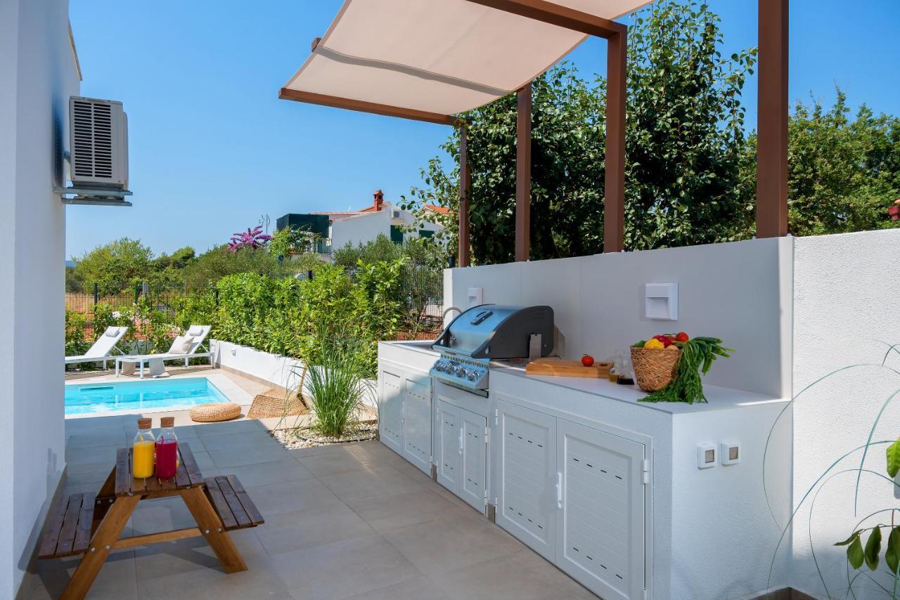 Marula Holiday Home - With Heated Pool Маріна Екстер'єр фото