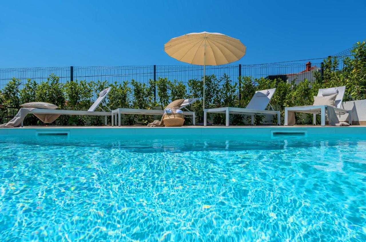 Marula Holiday Home - With Heated Pool Маріна Екстер'єр фото