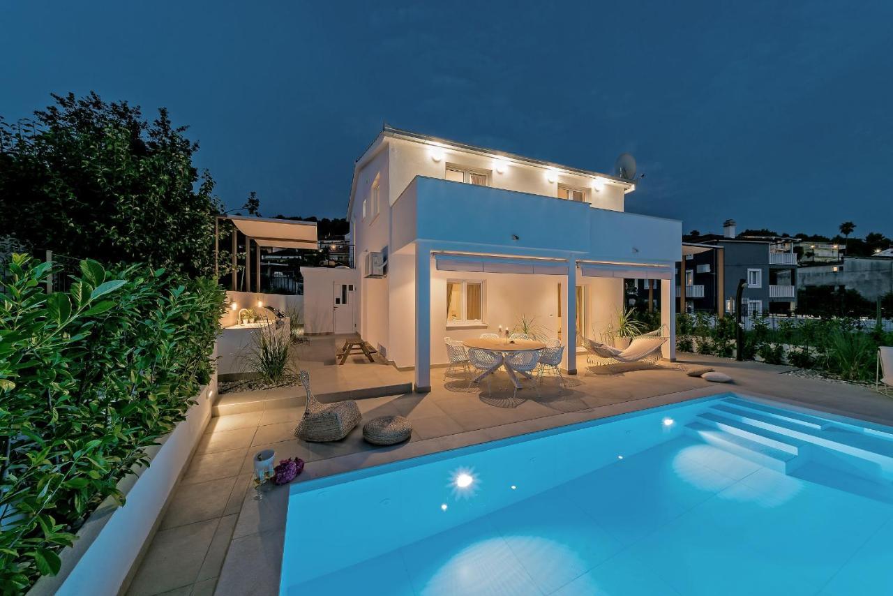 Marula Holiday Home - With Heated Pool Маріна Екстер'єр фото