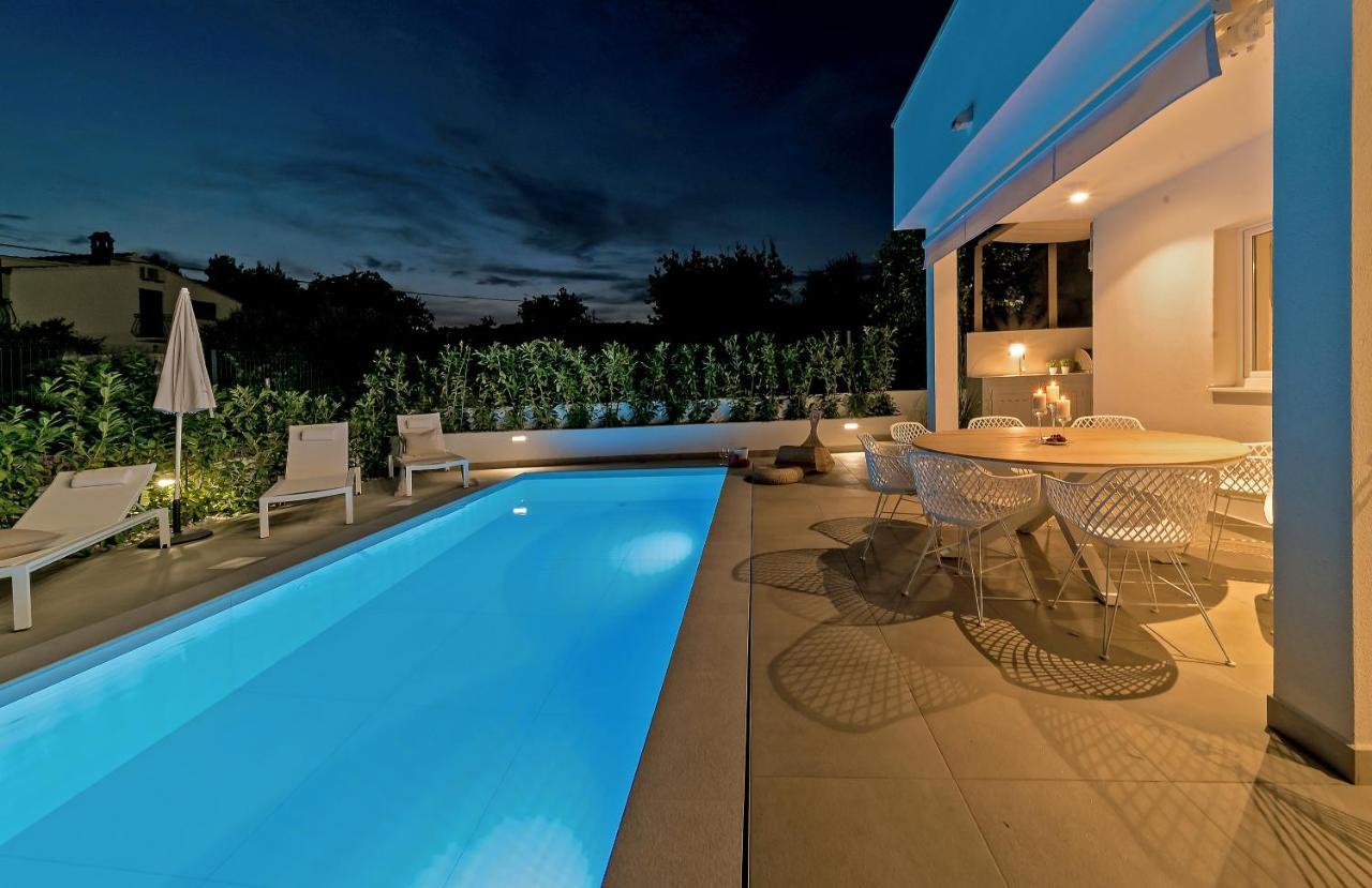 Marula Holiday Home - With Heated Pool Маріна Екстер'єр фото