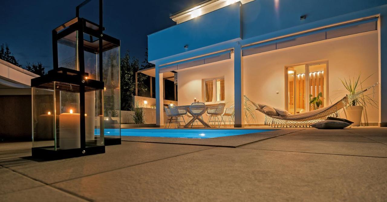 Marula Holiday Home - With Heated Pool Маріна Екстер'єр фото