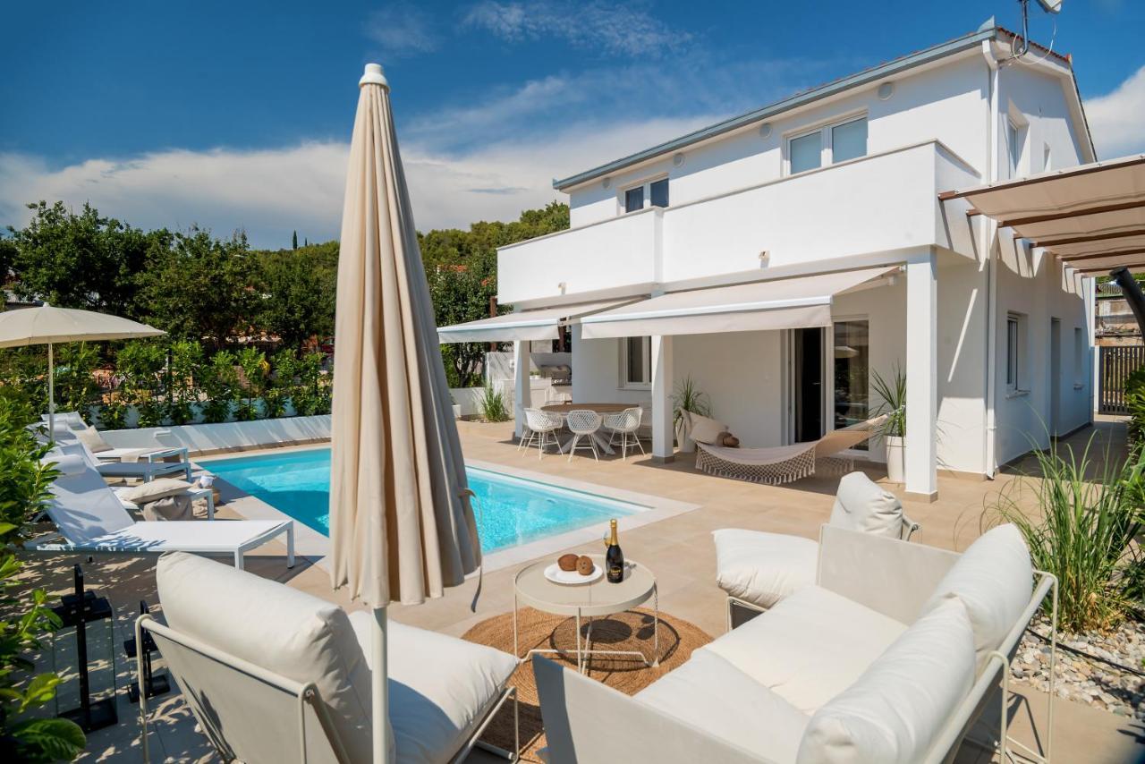 Marula Holiday Home - With Heated Pool Маріна Екстер'єр фото